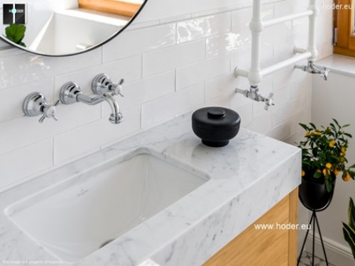Łazienka z białego marmuru – wady i zalety